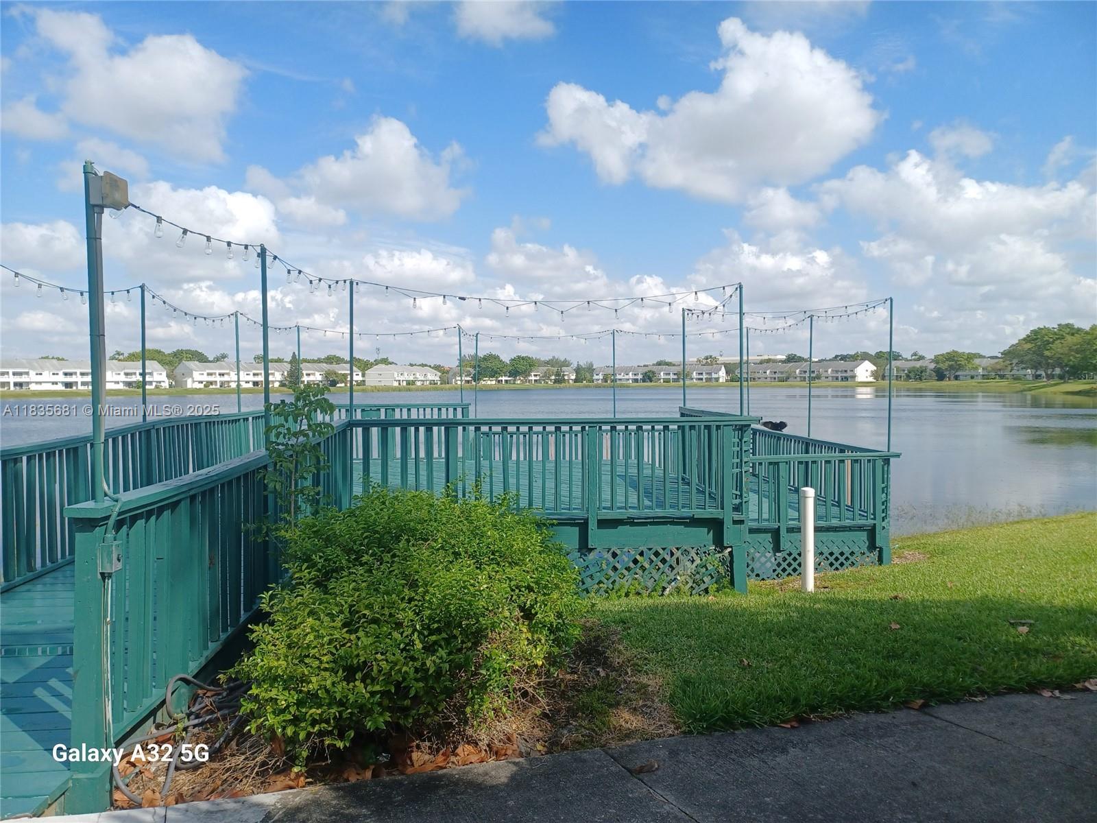 SUMMER LAKE - Residential