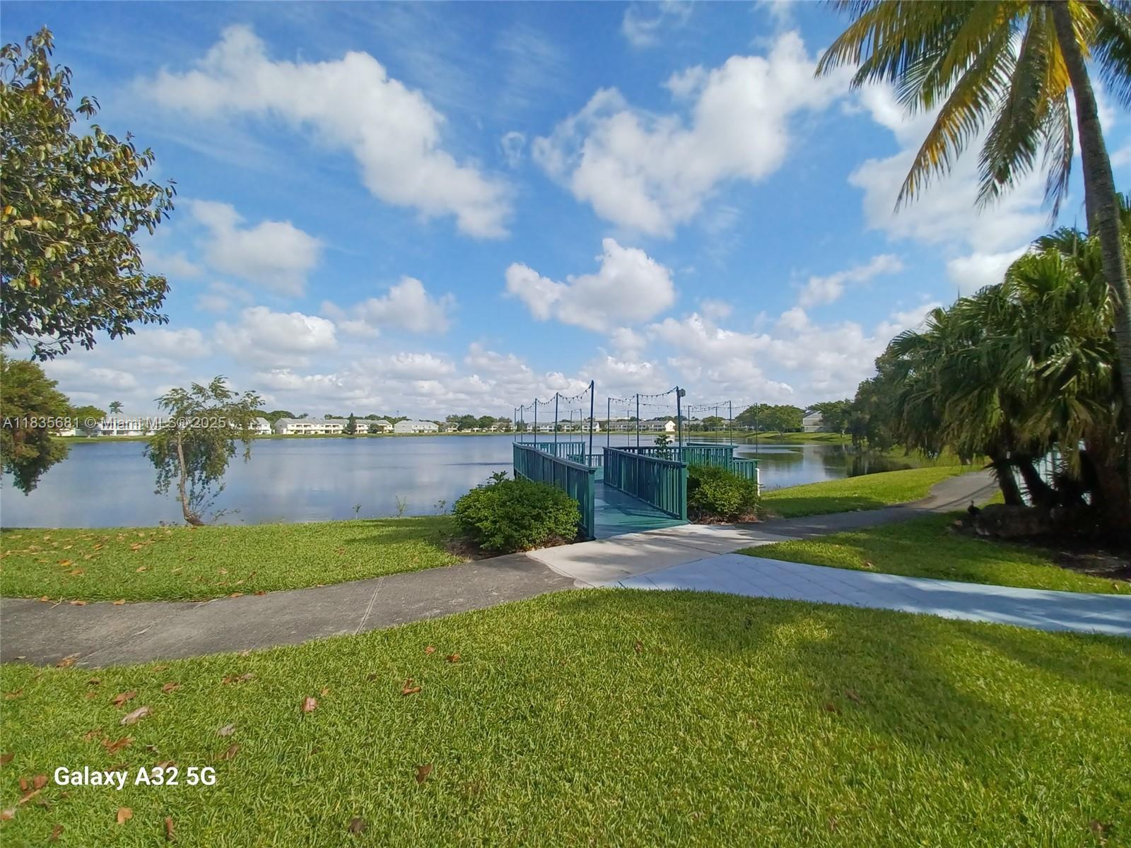 SUMMER LAKE - Residential