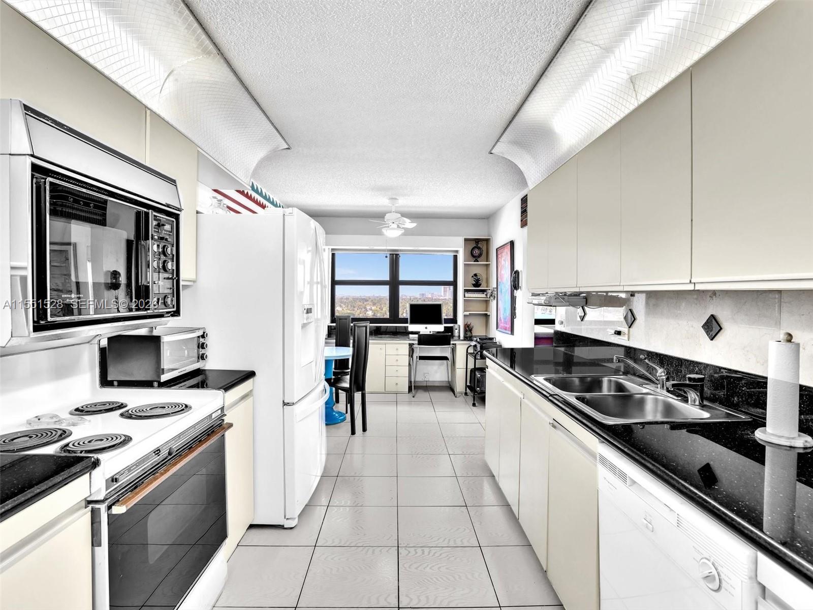 SUMMIT CONDO - Residential