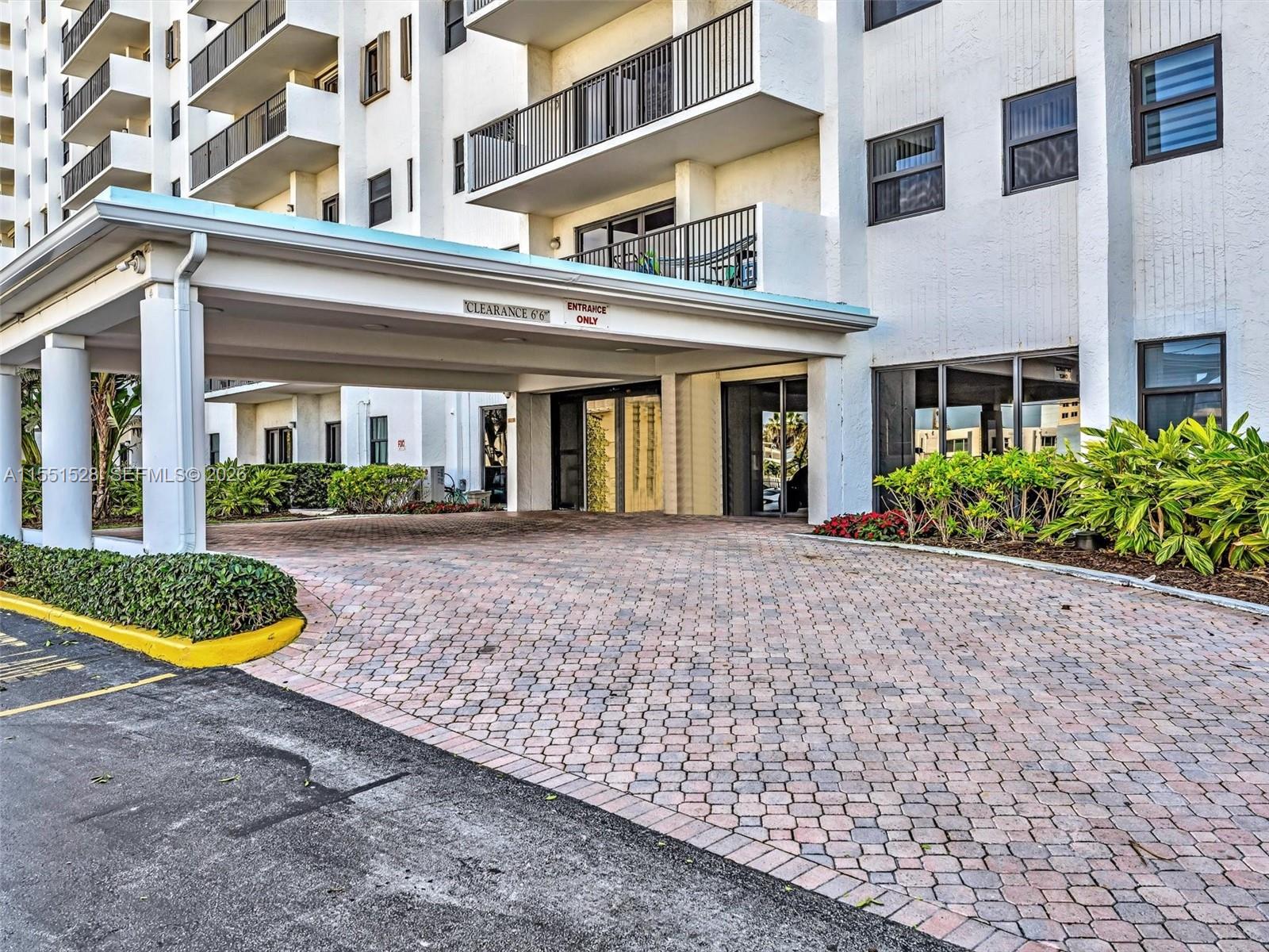 SUMMIT CONDO - Residential