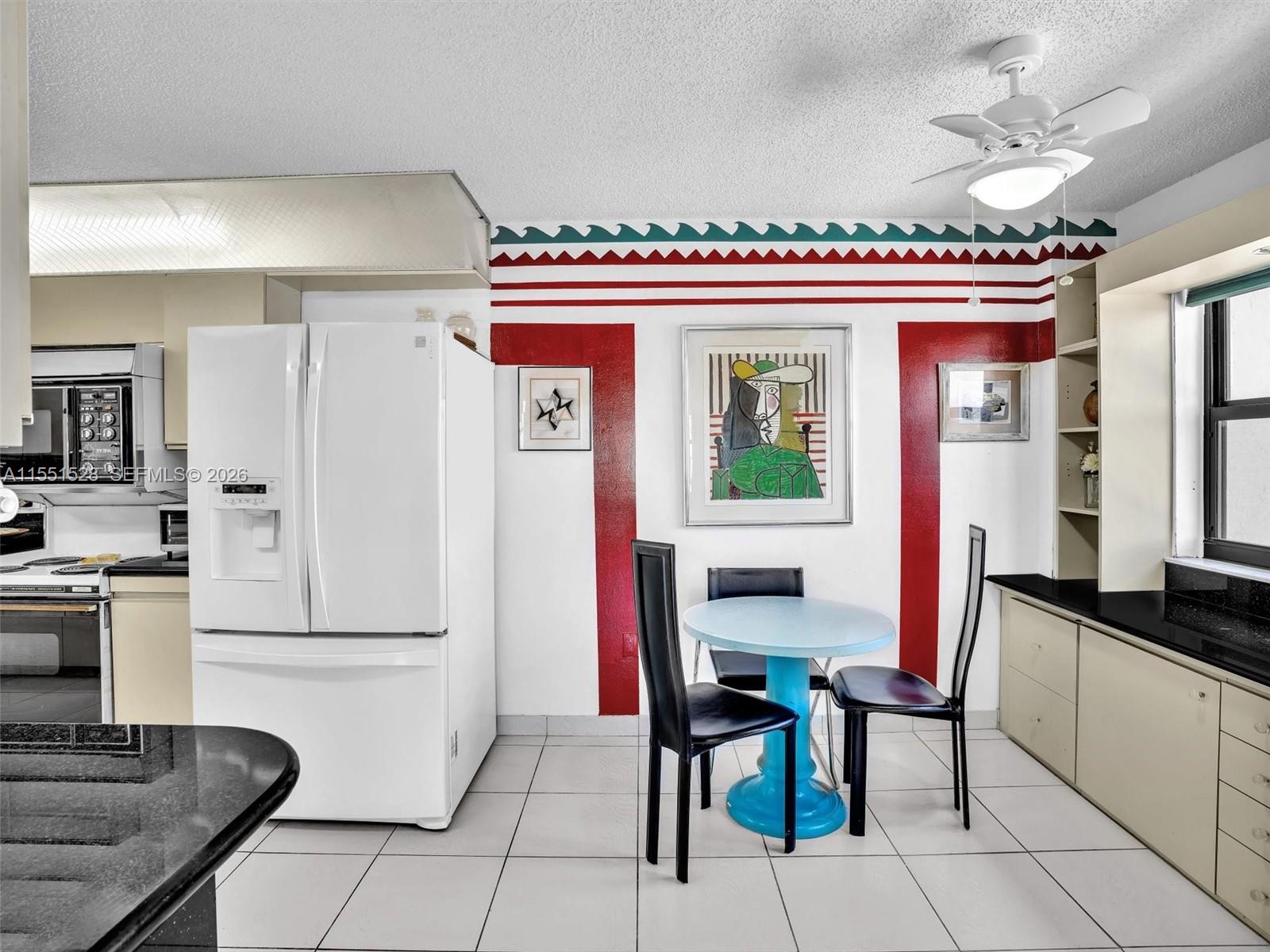 SUMMIT CONDO - Residential