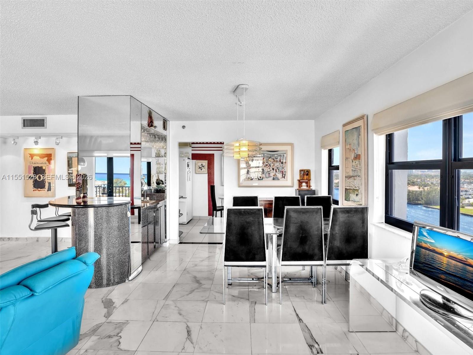 SUMMIT CONDO - Residential