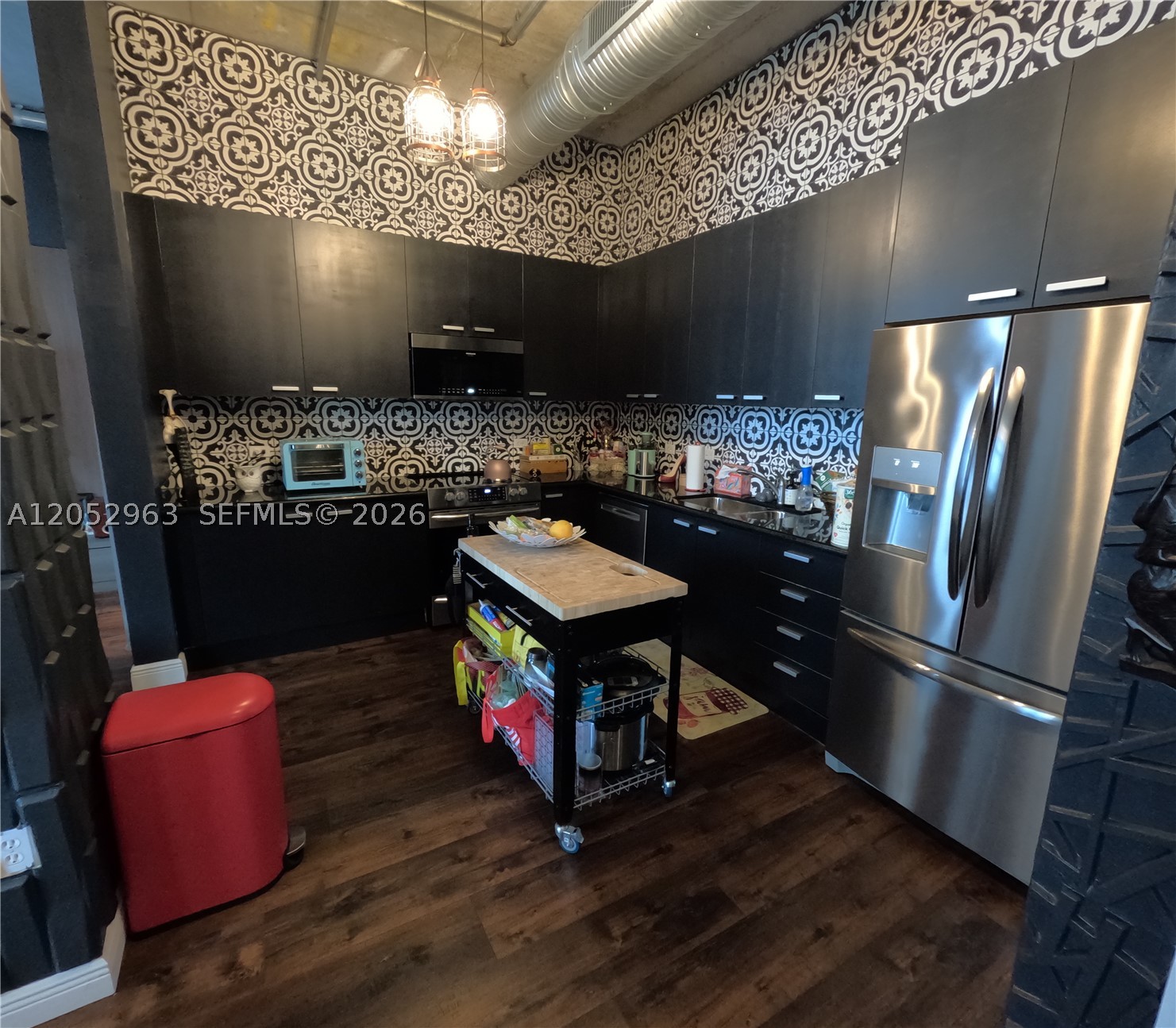 LOFTS AT HOLLYWOOD STATIO - Residential Lease