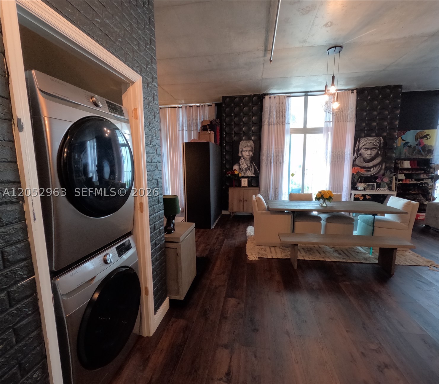 LOFTS AT HOLLYWOOD STATIO - Residential Lease