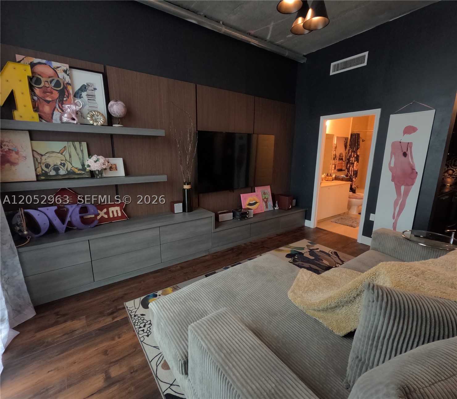 LOFTS AT HOLLYWOOD STATIO - Residential Lease