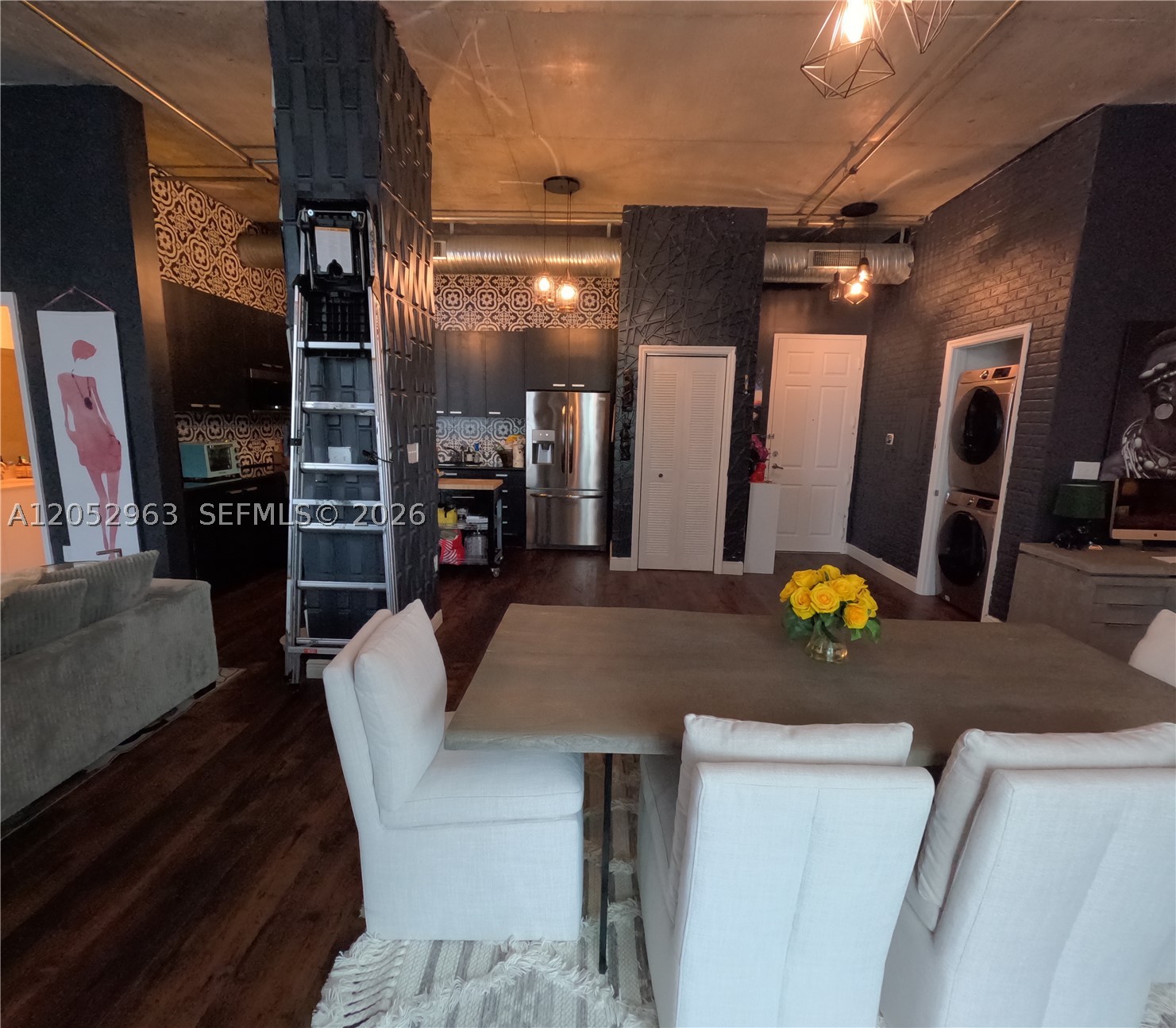 LOFTS AT HOLLYWOOD STATIO - Residential Lease