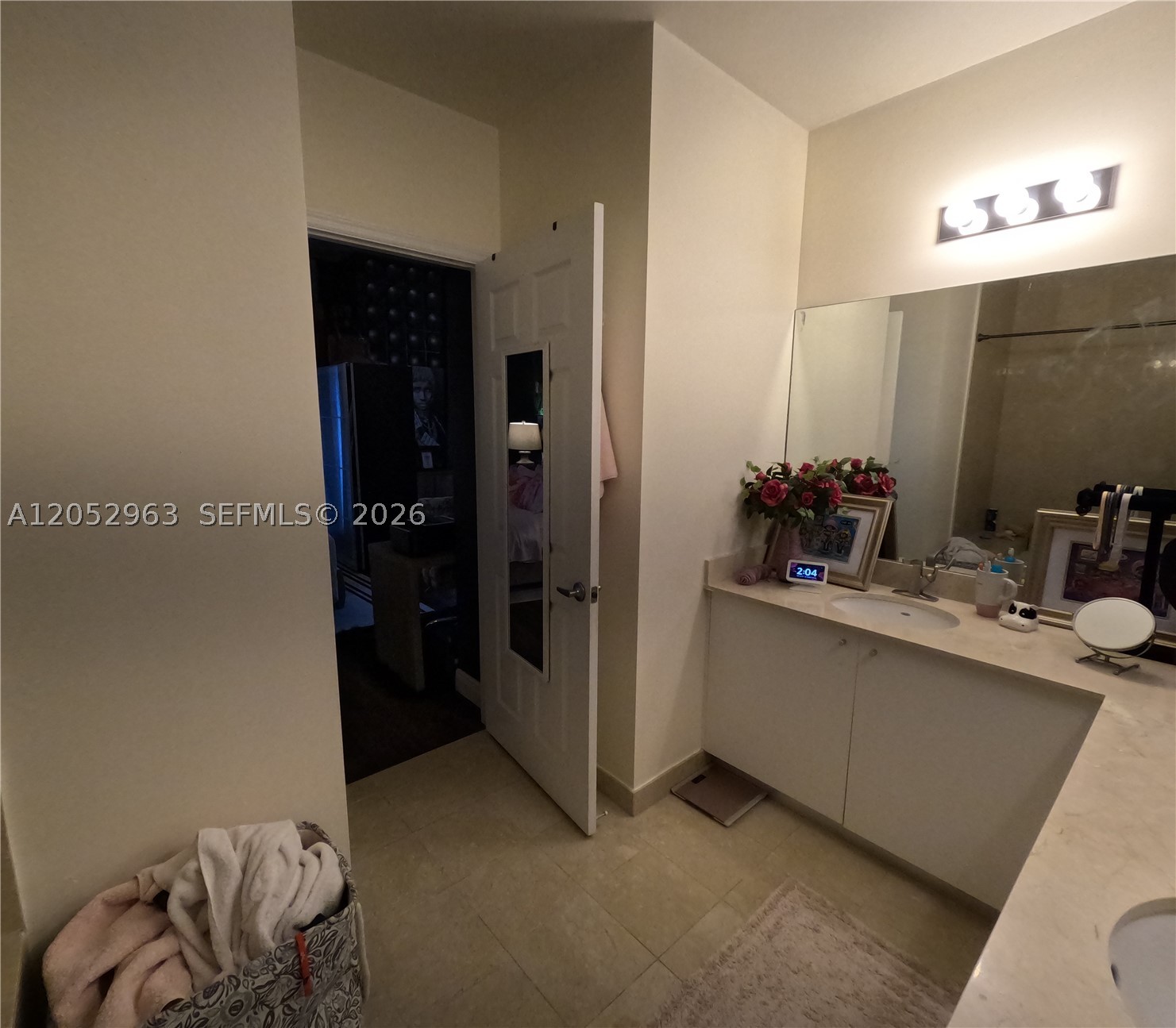 LOFTS AT HOLLYWOOD STATIO - Residential Lease