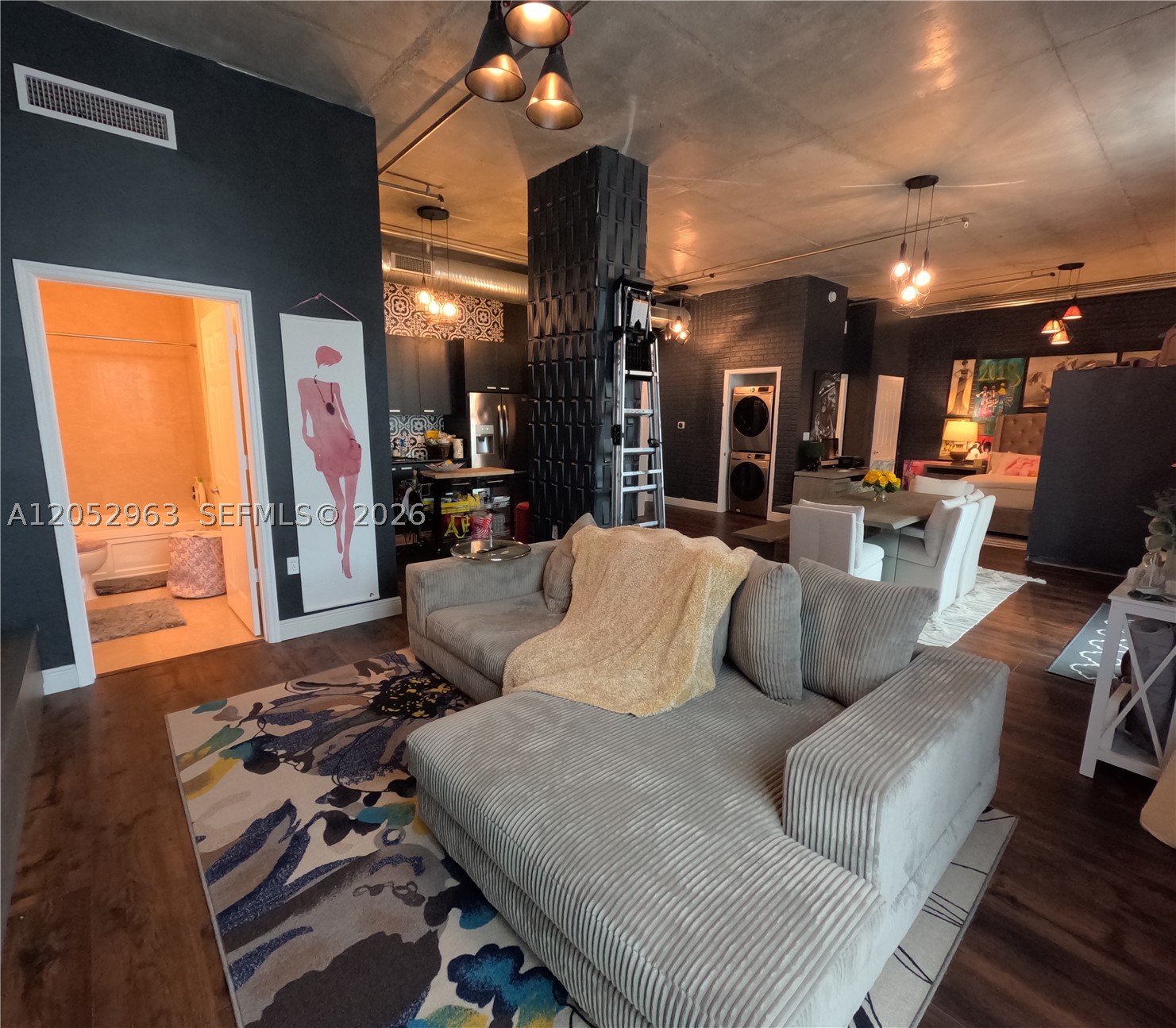 LOFTS AT HOLLYWOOD STATIO - Residential Lease