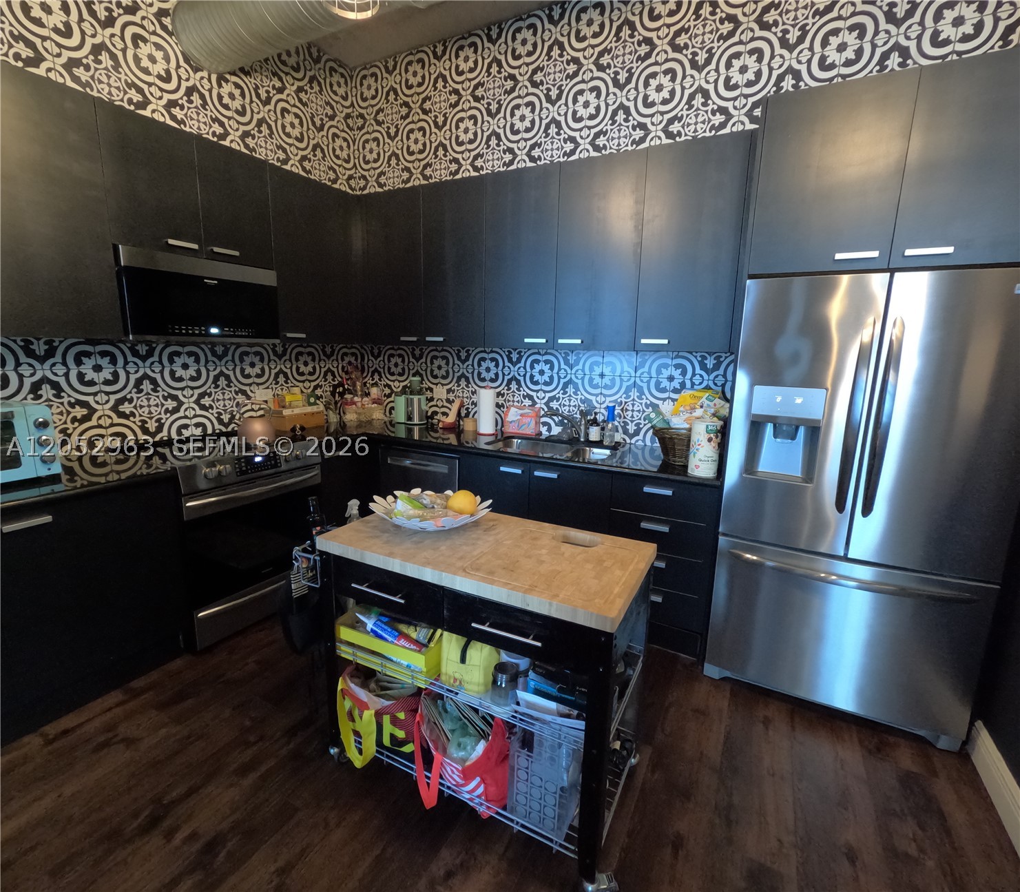 LOFTS AT HOLLYWOOD STATIO - Residential Lease