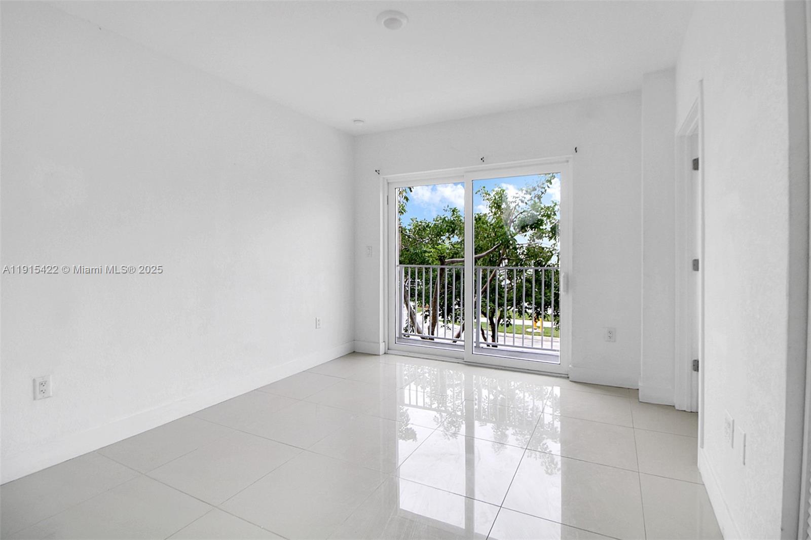 PARADISE ONE - Residential