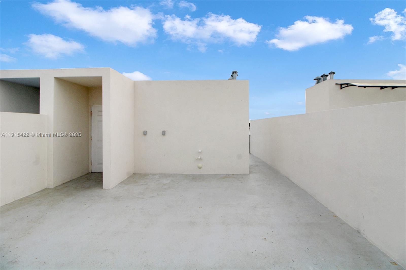 PARADISE ONE - Residential