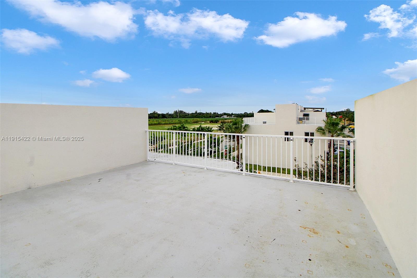 PARADISE ONE - Residential