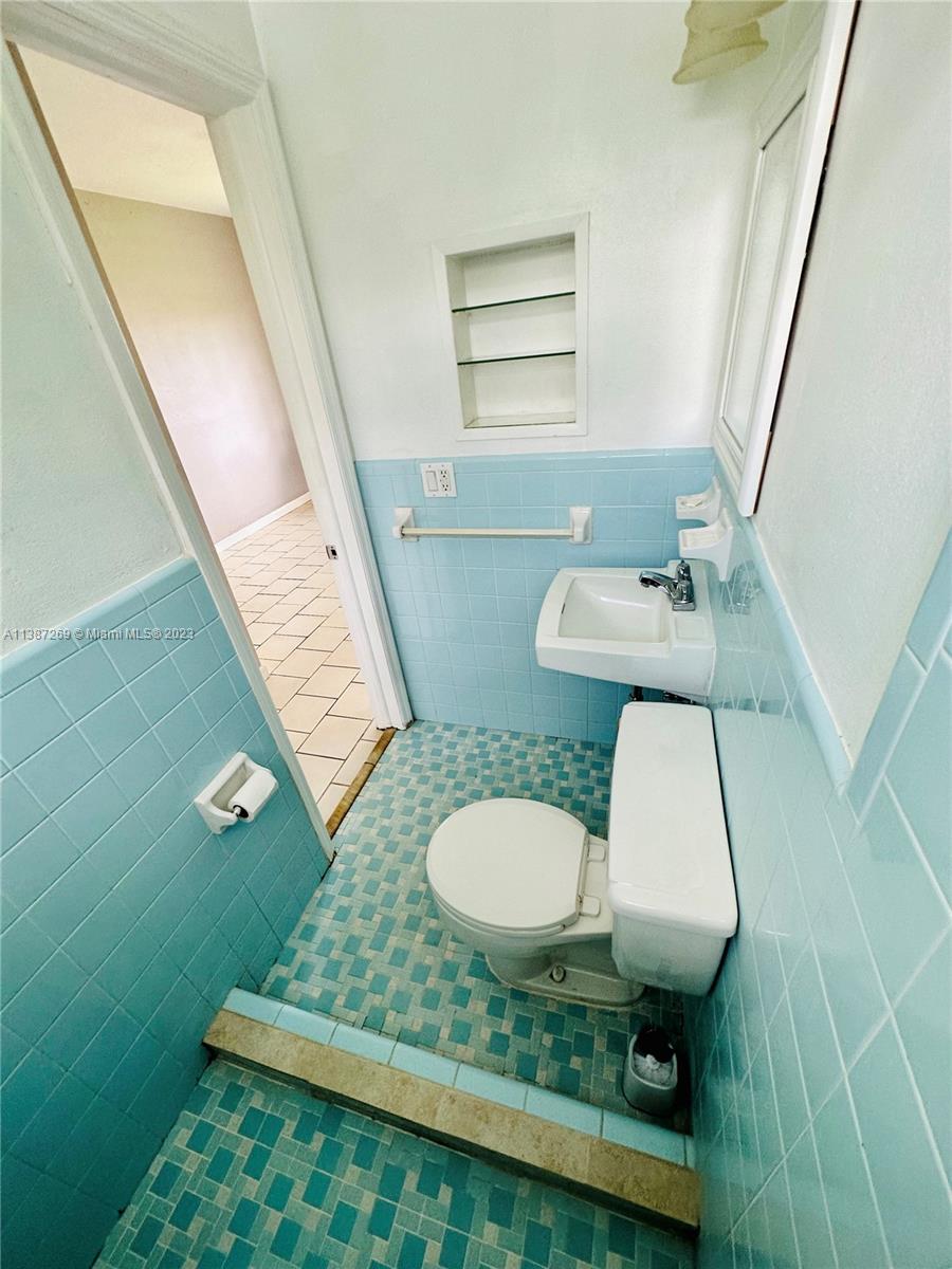 CORAL WAY VILLAGE SEC A P - Residential Lease