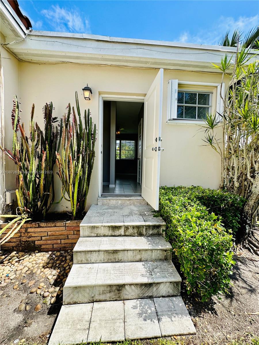 CORAL WAY VILLAGE SEC A P - Residential Lease