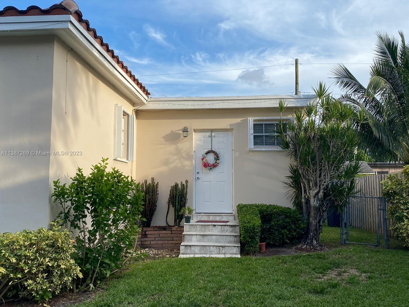 1/1 Efficiency in heart of Westchester with small side yard! 3 months adv. rent required. Water & Electricity included. 1 Person Max-No pets: No exceptions. No washer or dryer in Unit. Request Showing on Showing Time (read details).