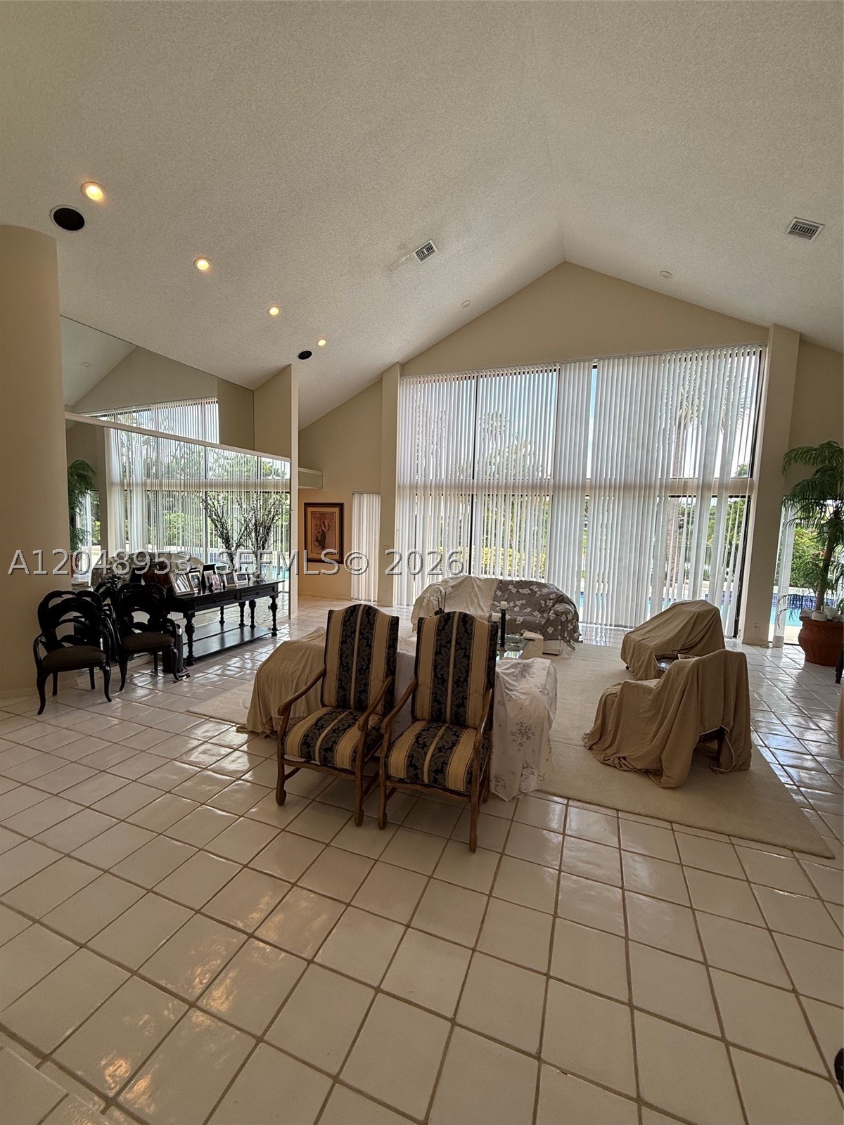 ENCANTADA - Residential