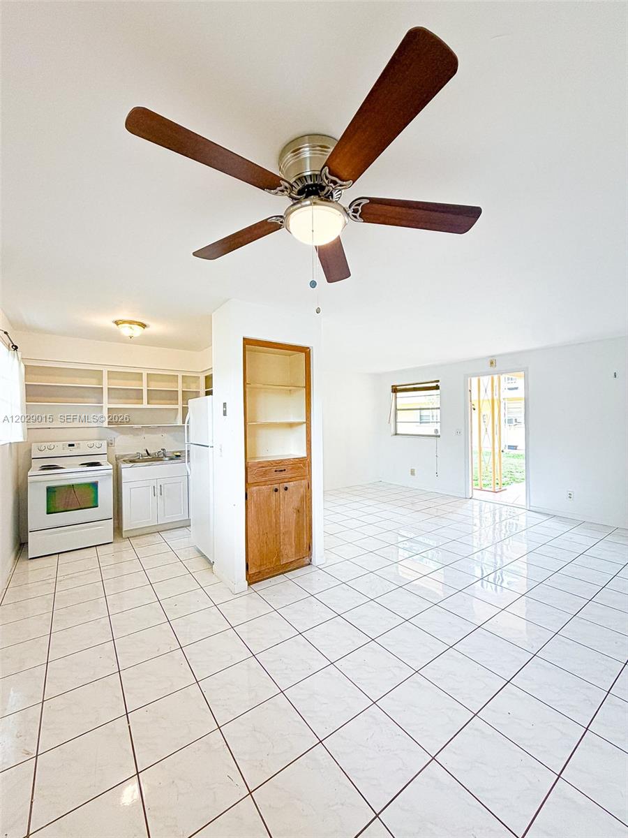 Welcome to 1401 Grant Street, Unit 3, Hollywood, FL! This well-maintained unit offers comfort and convenience in a prime location. Enjoy easy access to major highways, shopping, dining, entertainment, Hollywood Beach, and the popular Hollywood Beach Golf Club. Perfect for those seeking a centrally located home close to everything South Florida has to offer. Schedule your showing today!