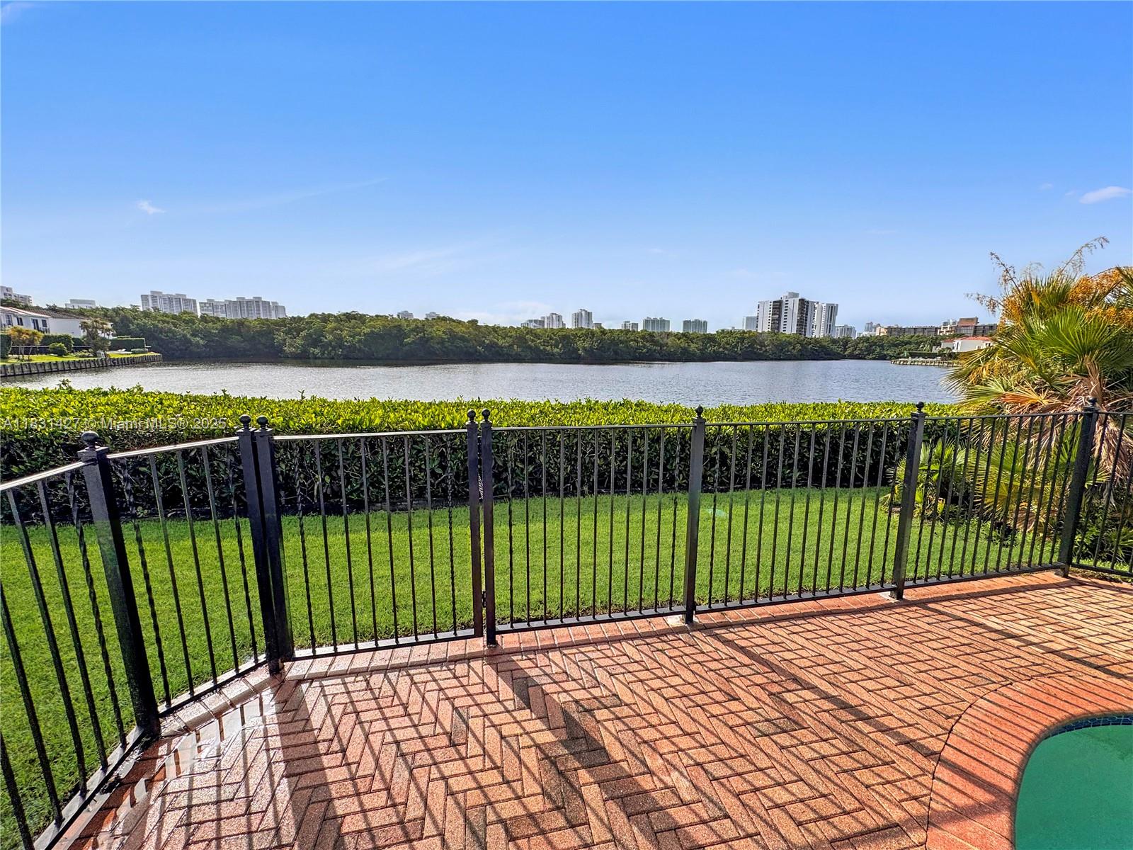 AVENTURA LAKES - PHASE II - Residential