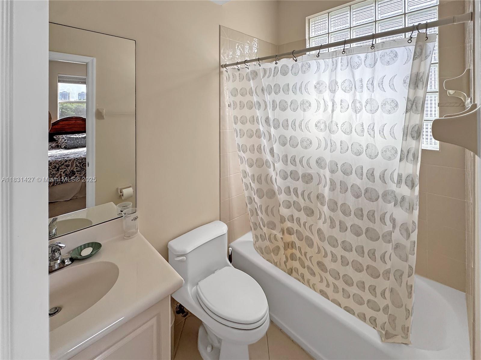 AVENTURA LAKES - PHASE II - Residential