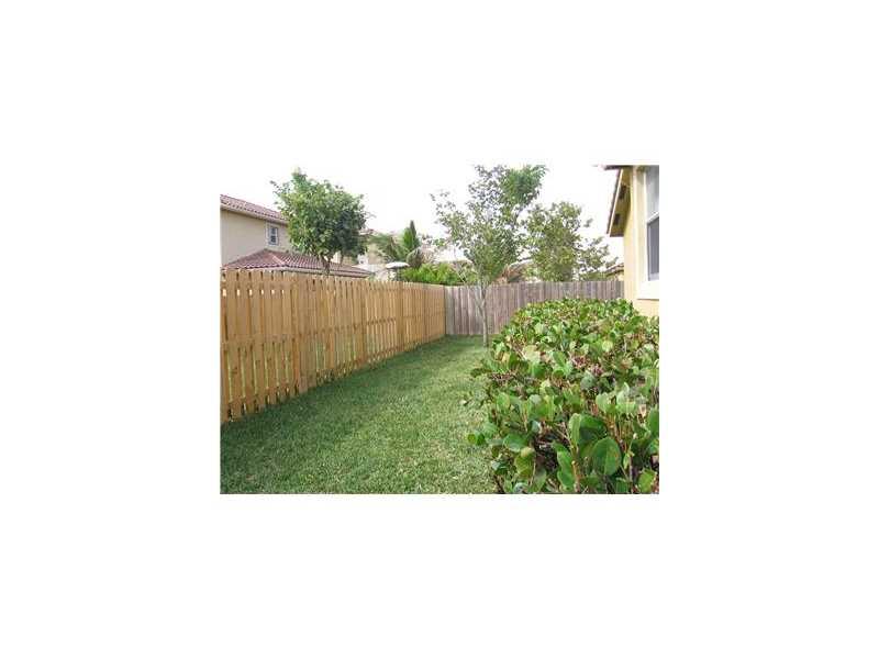 ESCADA 174-84 B - Residential Lease
