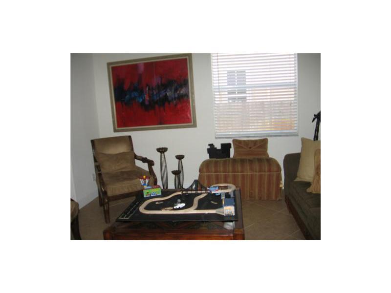 ESCADA 174-84 B - Residential Lease