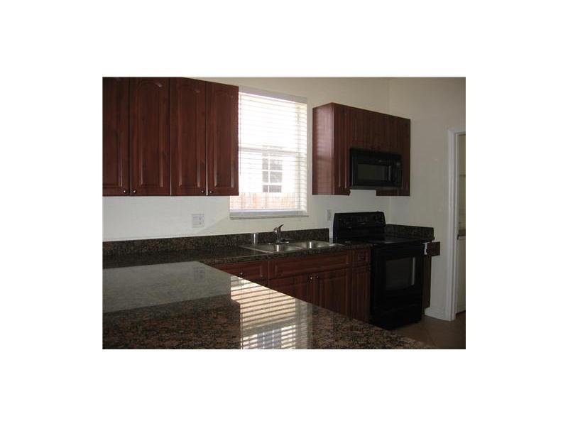 ESCADA 174-84 B - Residential Lease