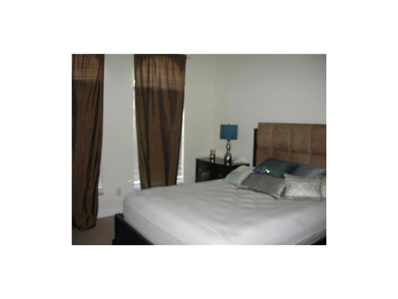 ESCADA 174-84 B - Residential Lease