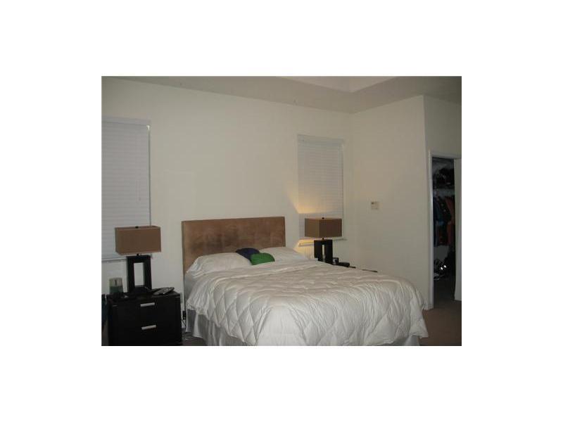 ESCADA 174-84 B - Residential Lease