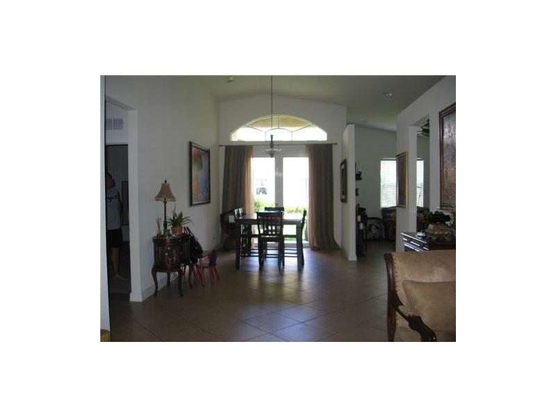 ESCADA 174-84 B - Residential Lease