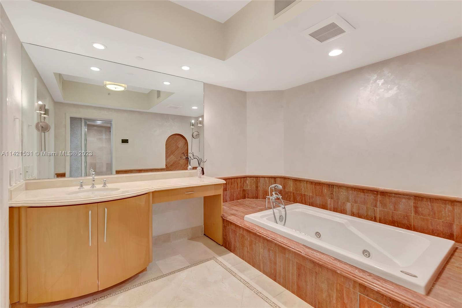 ACQUALINA OCEAN RESIDENCE - Residential