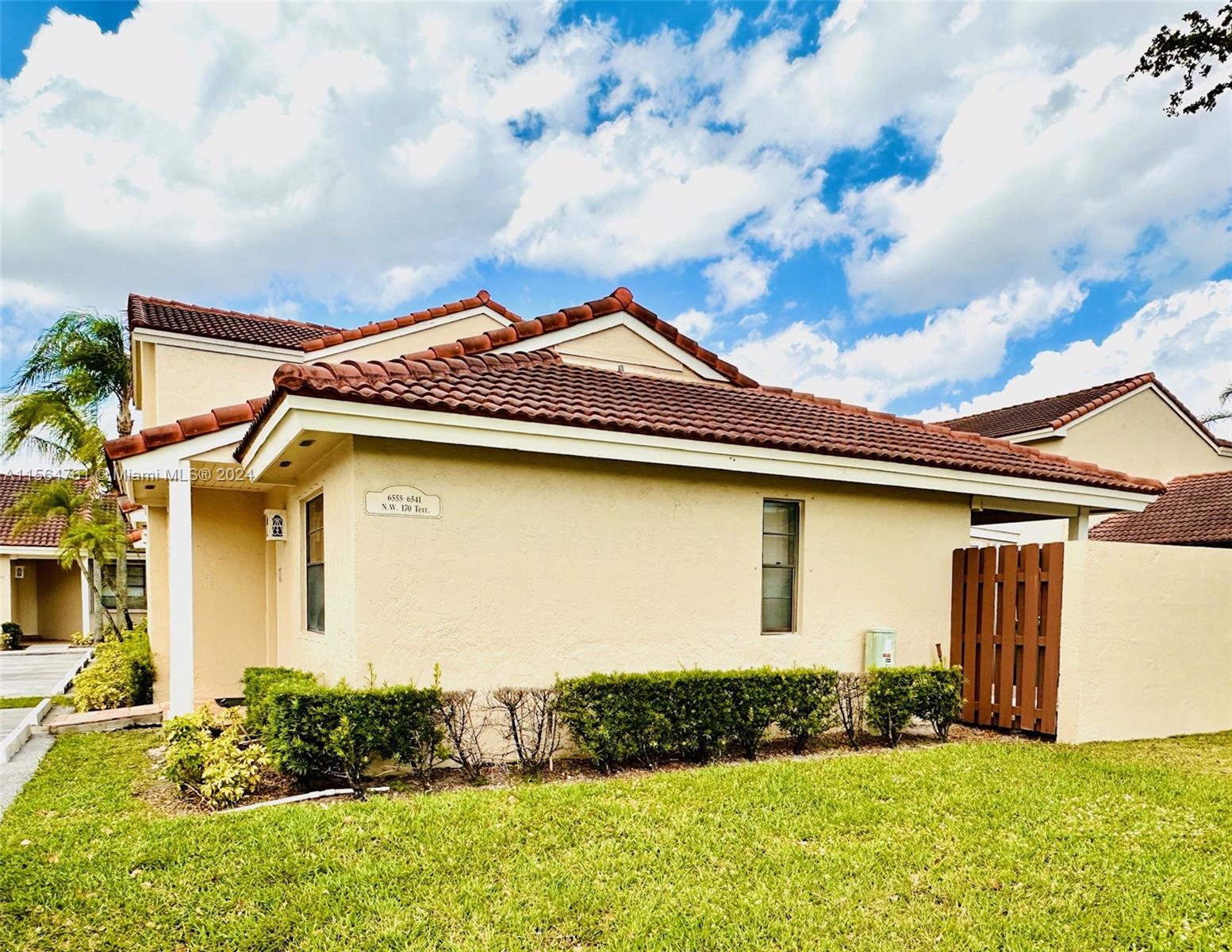 VILLA HOMES AT THE MOORS - Residential