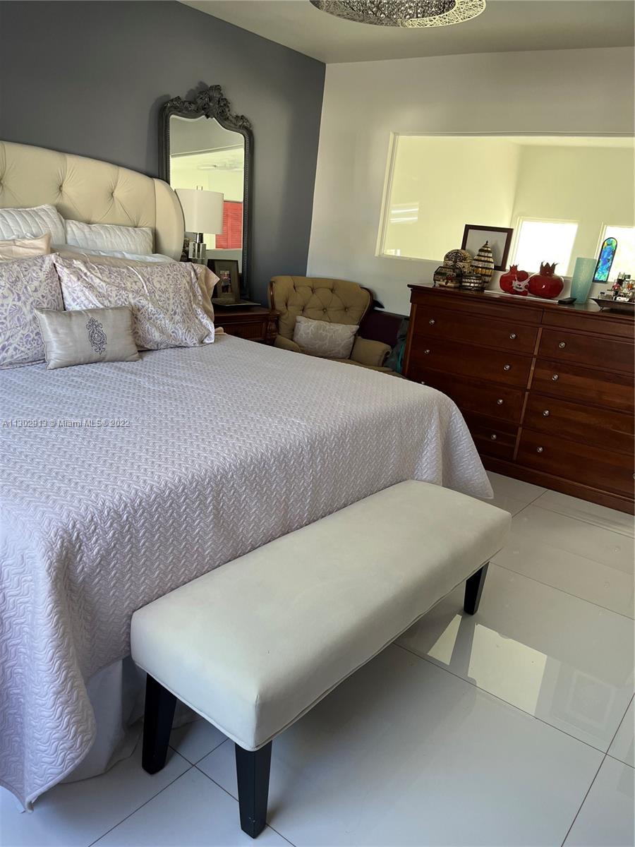 THE GREENS AT DORAL CONDO - Residential