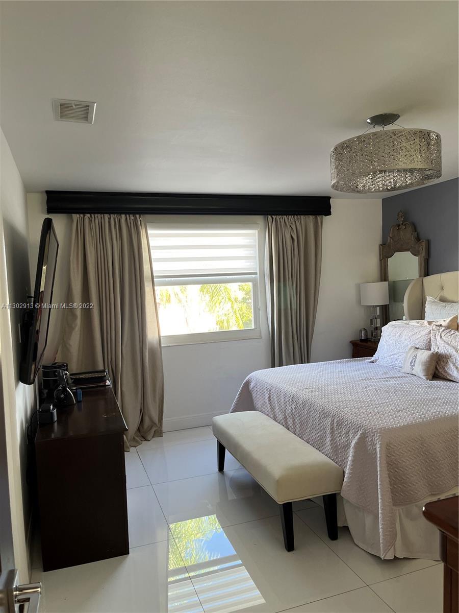 THE GREENS AT DORAL CONDO - Residential