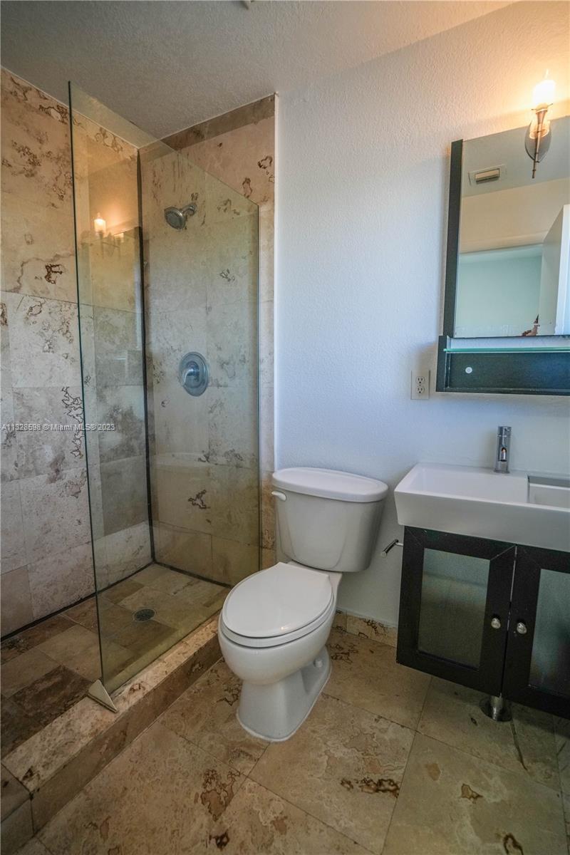 BAYVIEW TOWNHOMES CONDO - Residential Lease