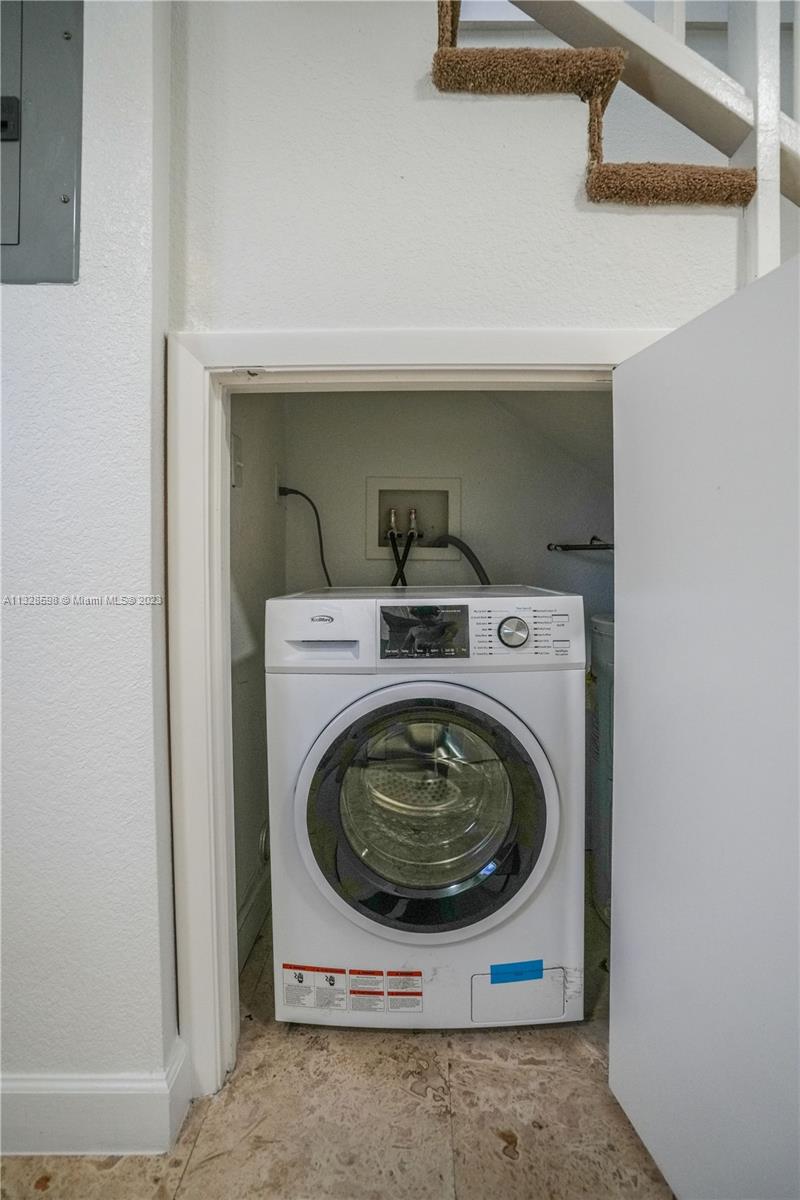 BAYVIEW TOWNHOMES CONDO - Residential Lease
