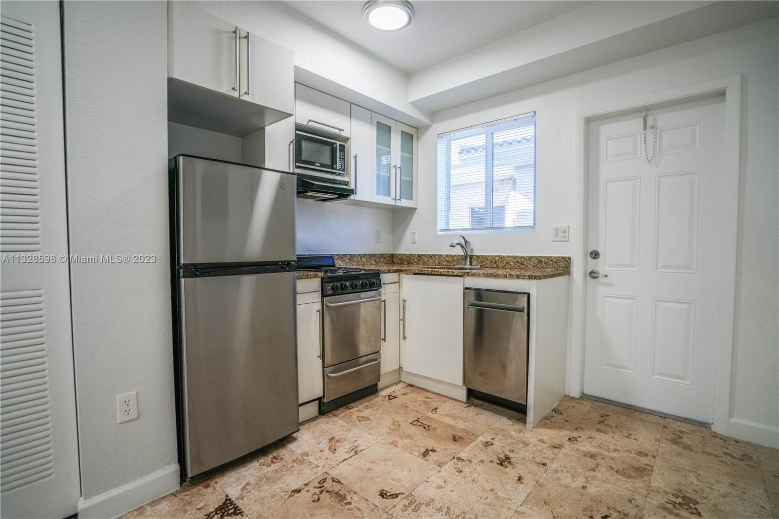 BAYVIEW TOWNHOMES CONDO - Residential Lease