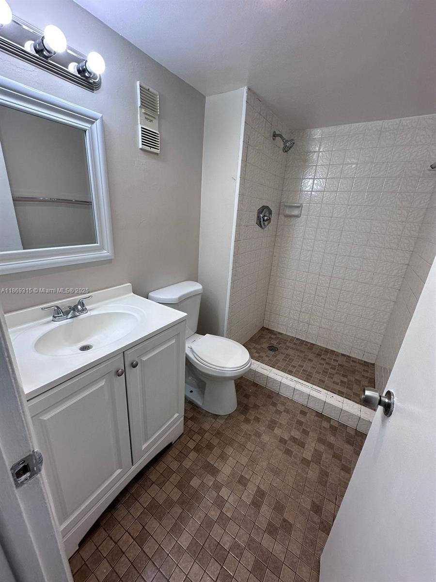 FOXCROFT APTS INC CONDO - Residential