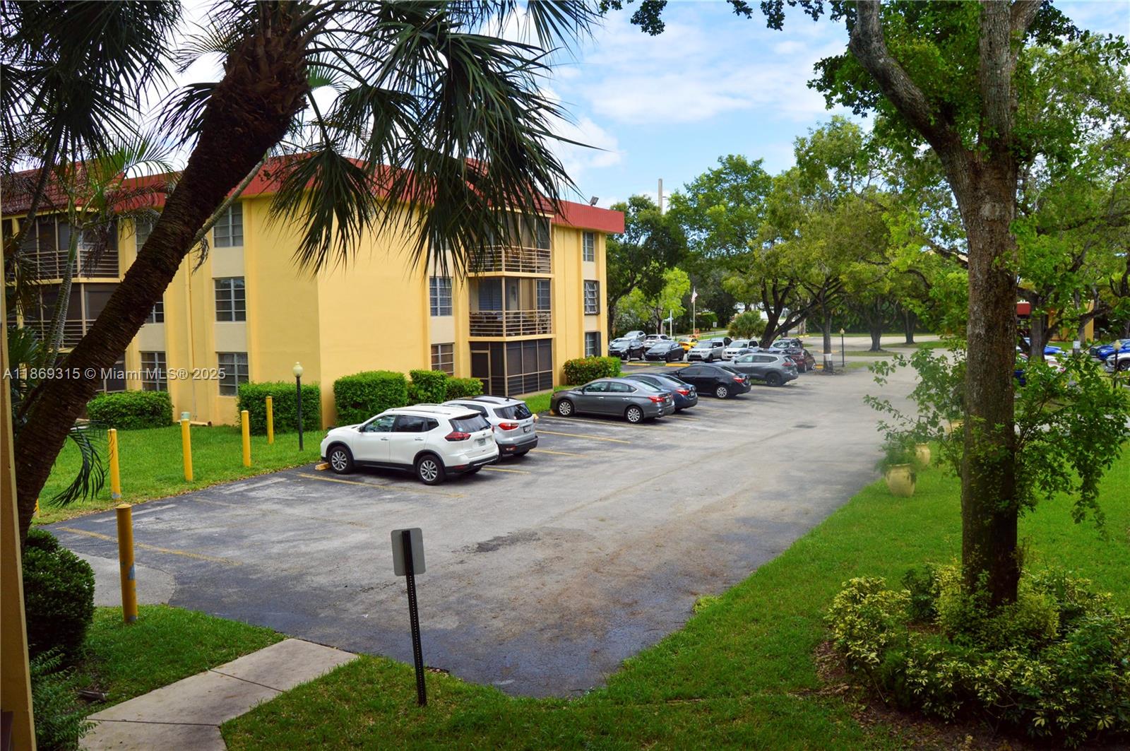 FOXCROFT APTS INC CONDO - Residential