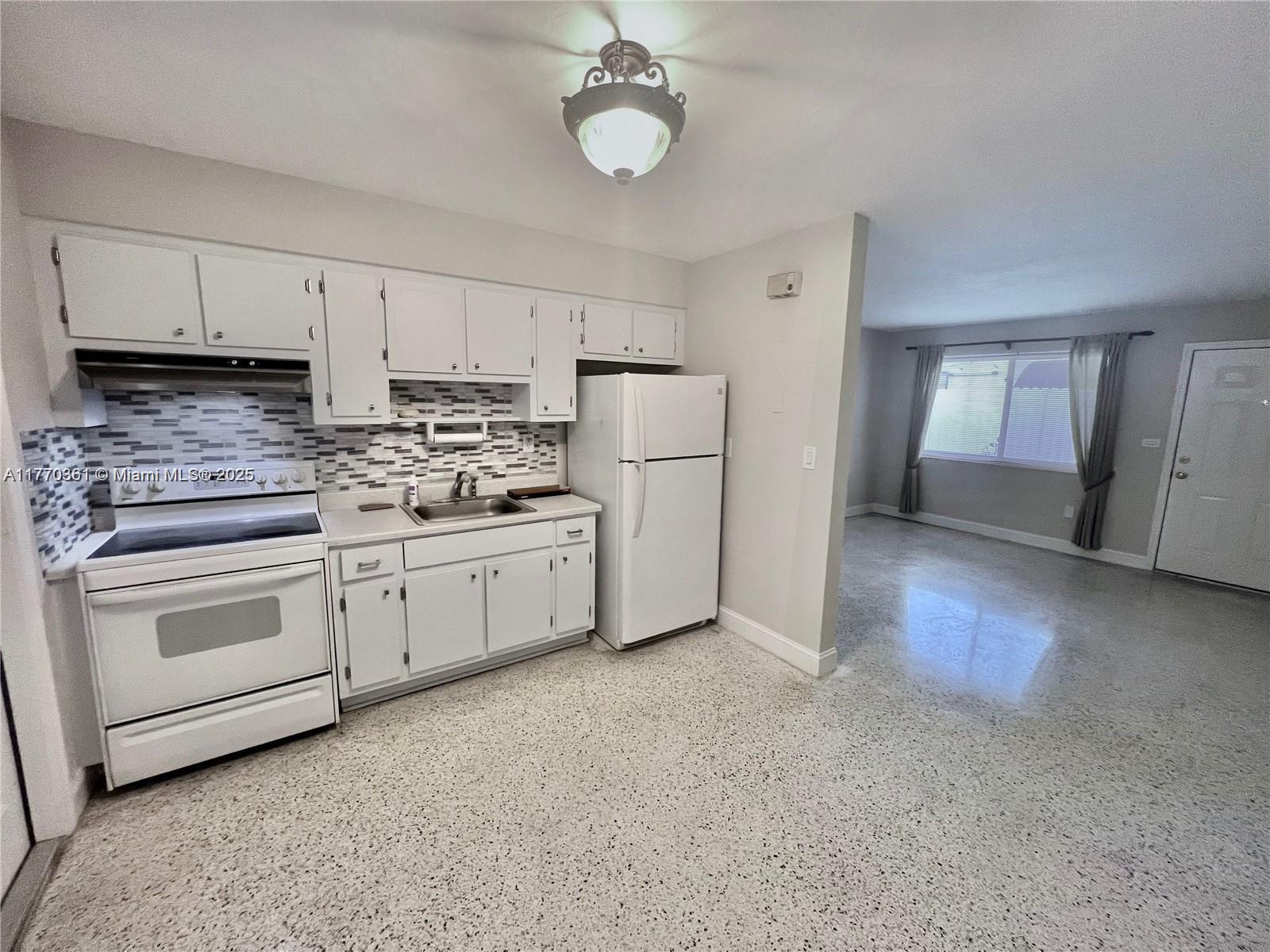 GRAPELAND HEIGHTS - Residential Lease
