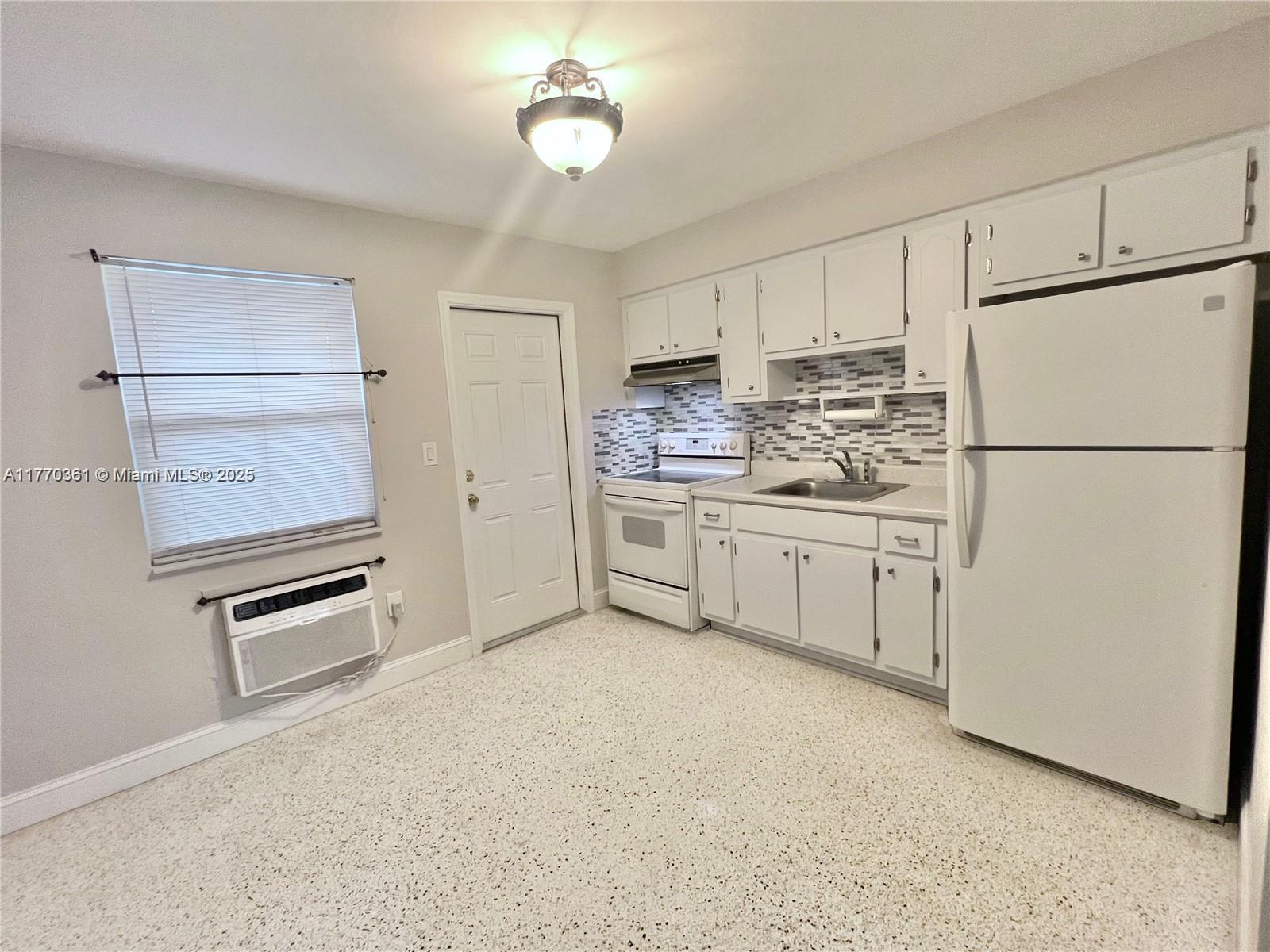 GRAPELAND HEIGHTS - Residential Lease