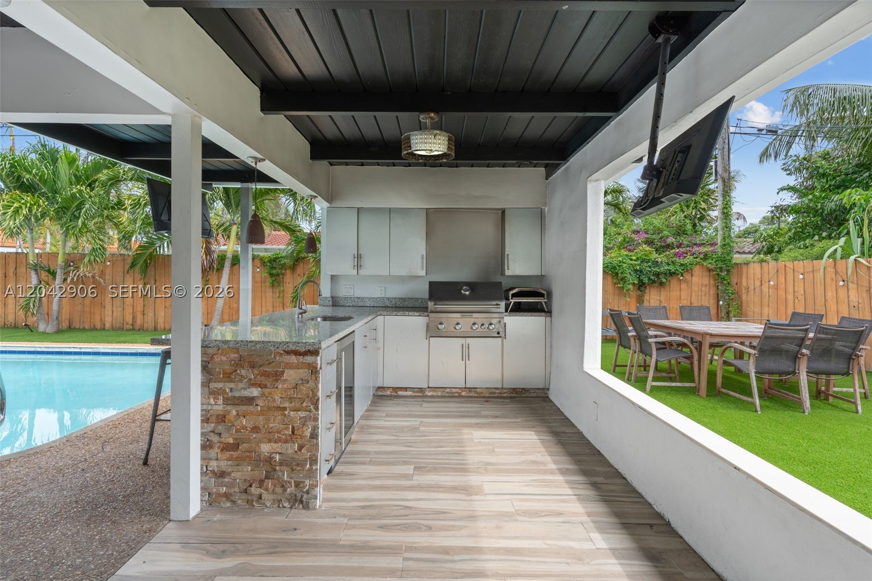 POMPANO GOLF ESTATES - Residential