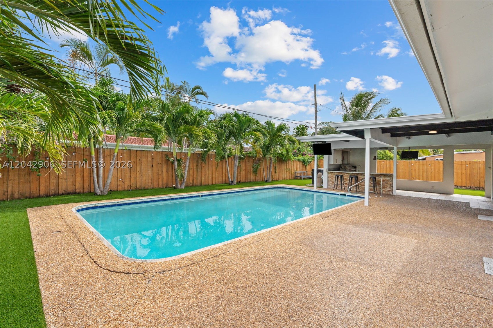 POMPANO GOLF ESTATES - Residential