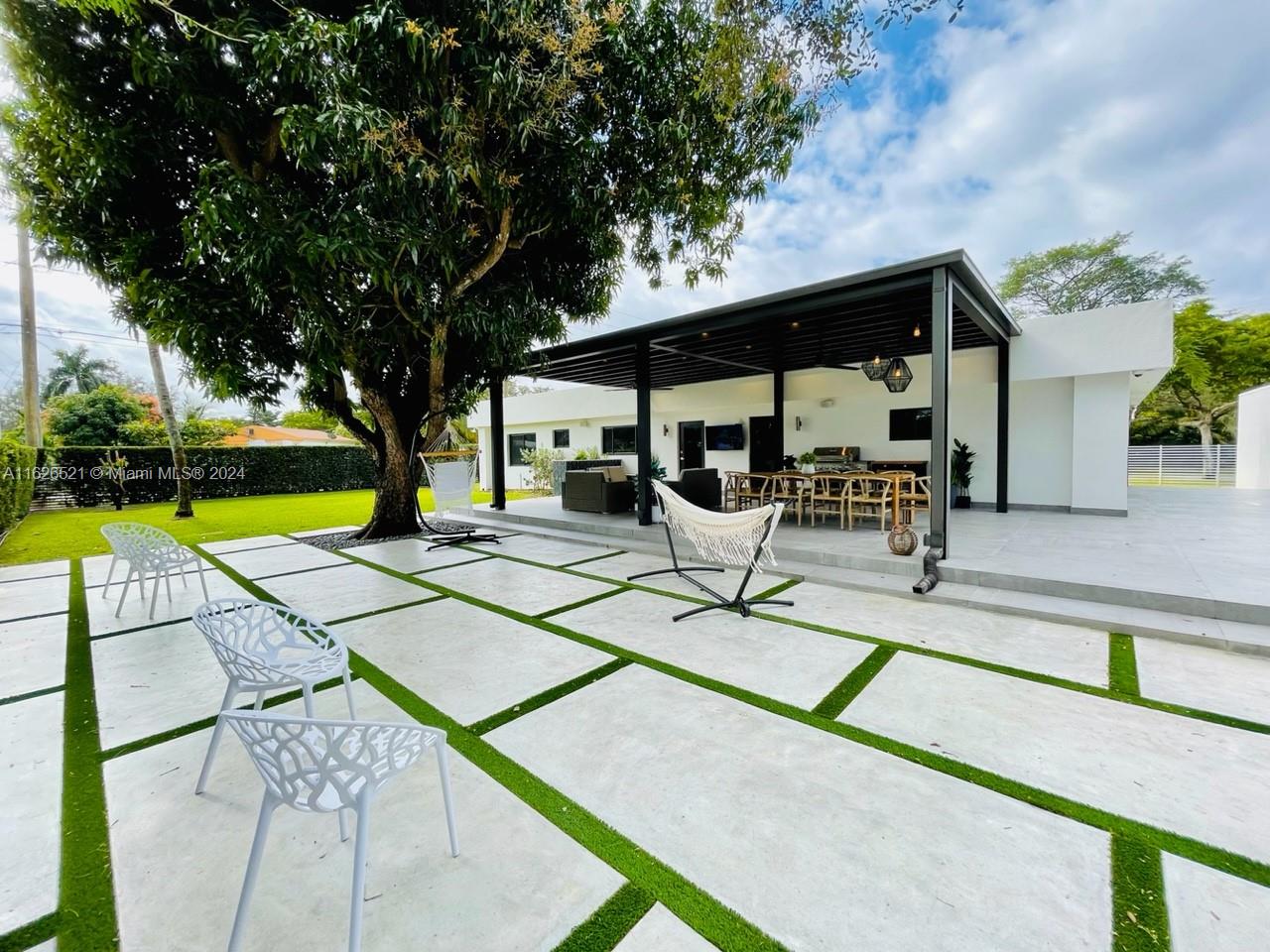 Welcome to Casa Terraza! Modern home with plenty of outdoor spaces. This a 4 bedrooms to 3 full baths. The
layout can comfortably accommodate a family of 4-6 members and you can even have your own office at home.
The Terraza, has a covered space with a dining table, seating area, a Smart TV, and a hammock in case you feel
like lounging outdoors. The garage is equipped with an EV Charger for an electric vehicle. Casa Terraza also has
five exterior cameras and no recording devices are inside the home. One last thing, the stay will include the
landscaping service to ensure the property's curb appeal. • Also available for seasonal rental. Six months minimum.