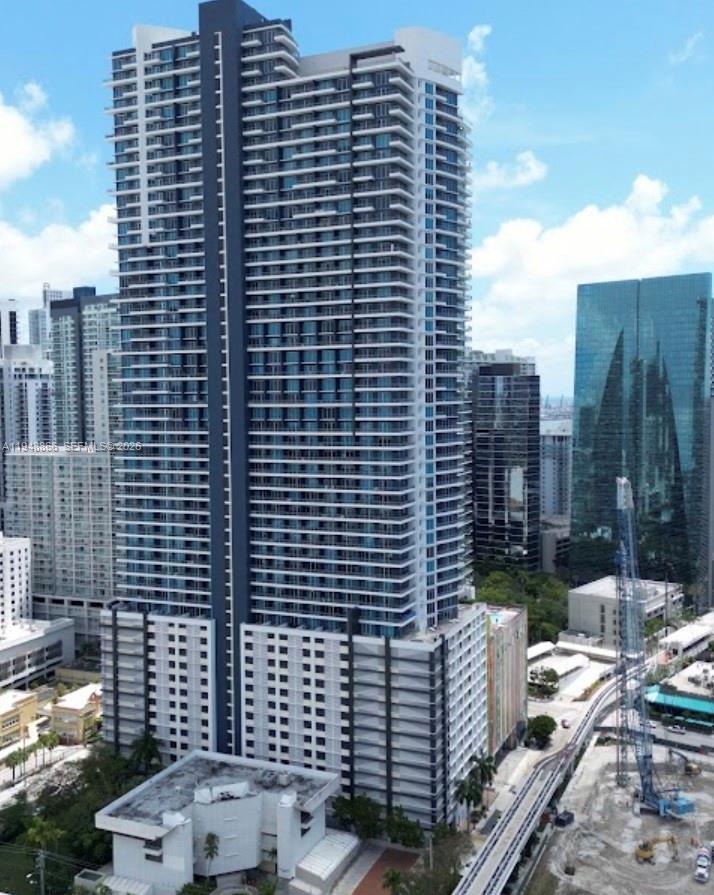 Beautiful two-story 1-bedroom loft in the heart of Brickell featuring soaring ceilings, an open-concept layout, and modern finishes throughout. This 1-bedroom, 1.5-bath residence features a cozy living/dining area with modern finishes, wood-accented ceilings, and abundant natural light throughout. The upper-level bedroom with ample closet space provides privacy and functionality, ideal for today’s urban lifestyle.
Located in a full-service luxury building with resort-style amenities including pool, fitness center, concierge, valet parking, and 24-hour security. Prime Brickell location steps from Brickell City Centre, dining, and nightlife, and major highways