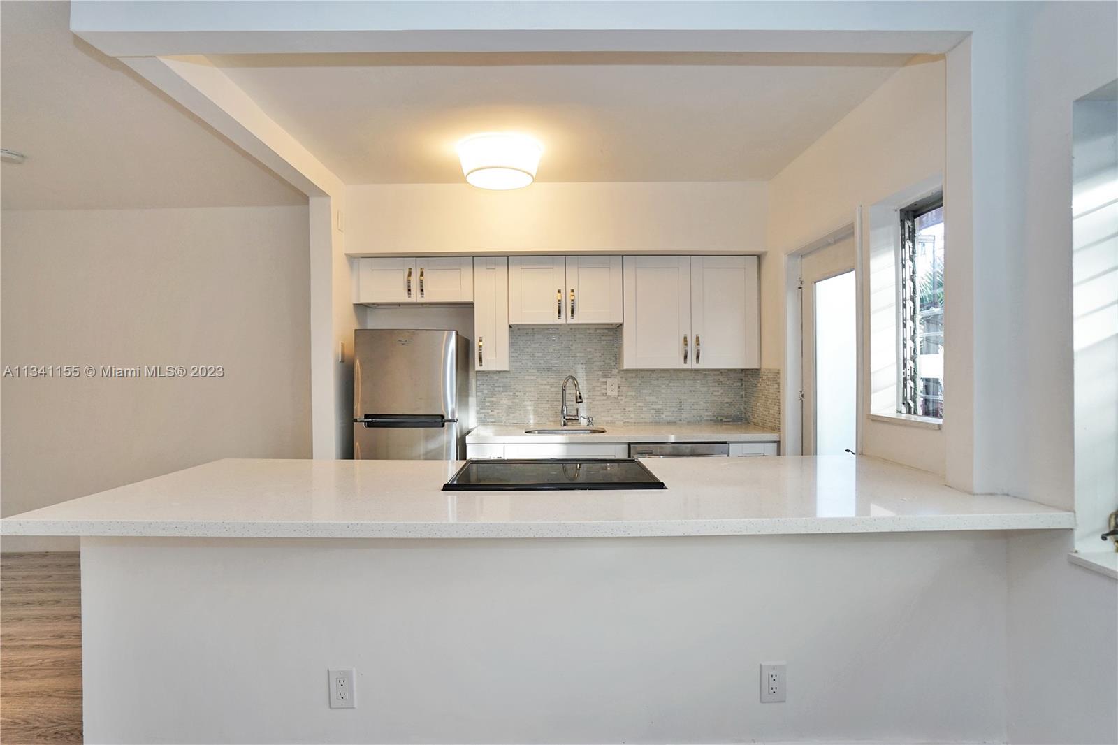 719 EUCLID APTS CONDOMINI - Residential Lease