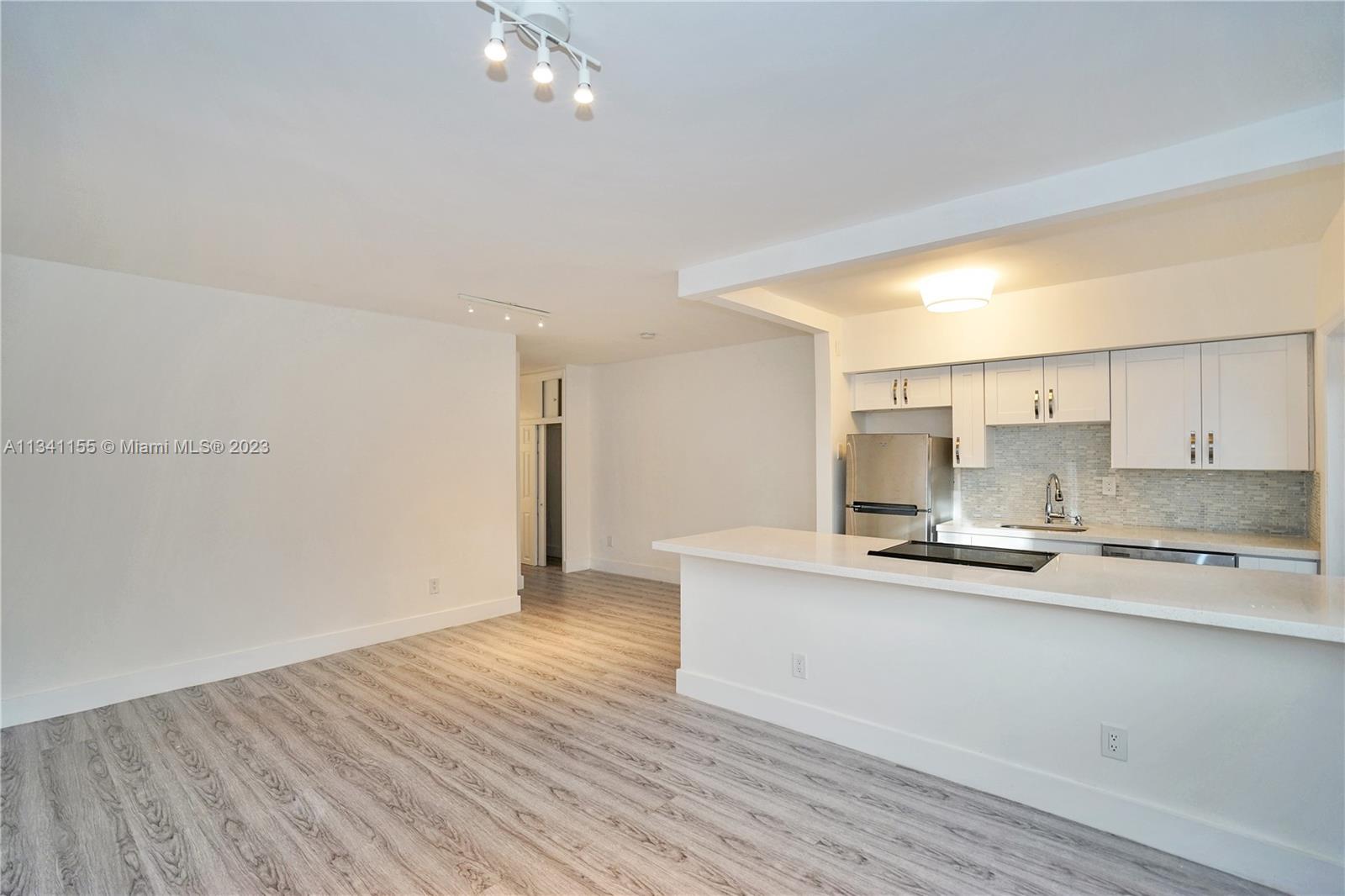 719 EUCLID APTS CONDOMINI - Residential Lease