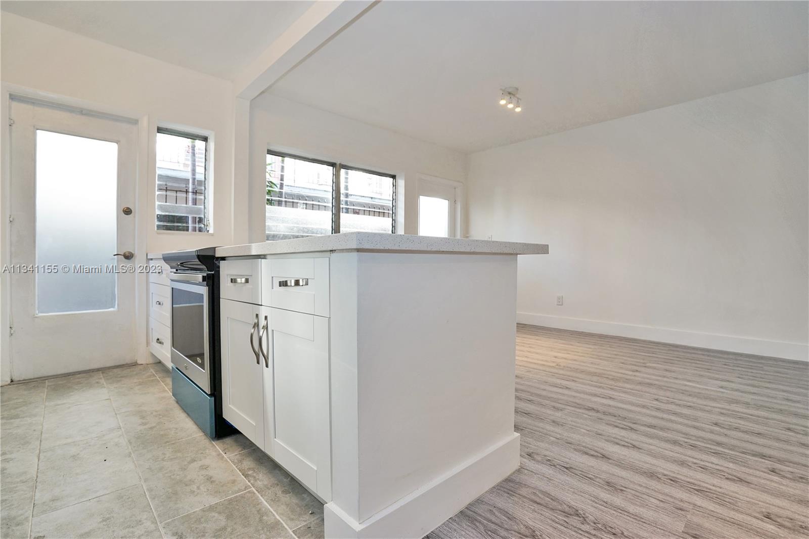 719 EUCLID APTS CONDOMINI - Residential Lease