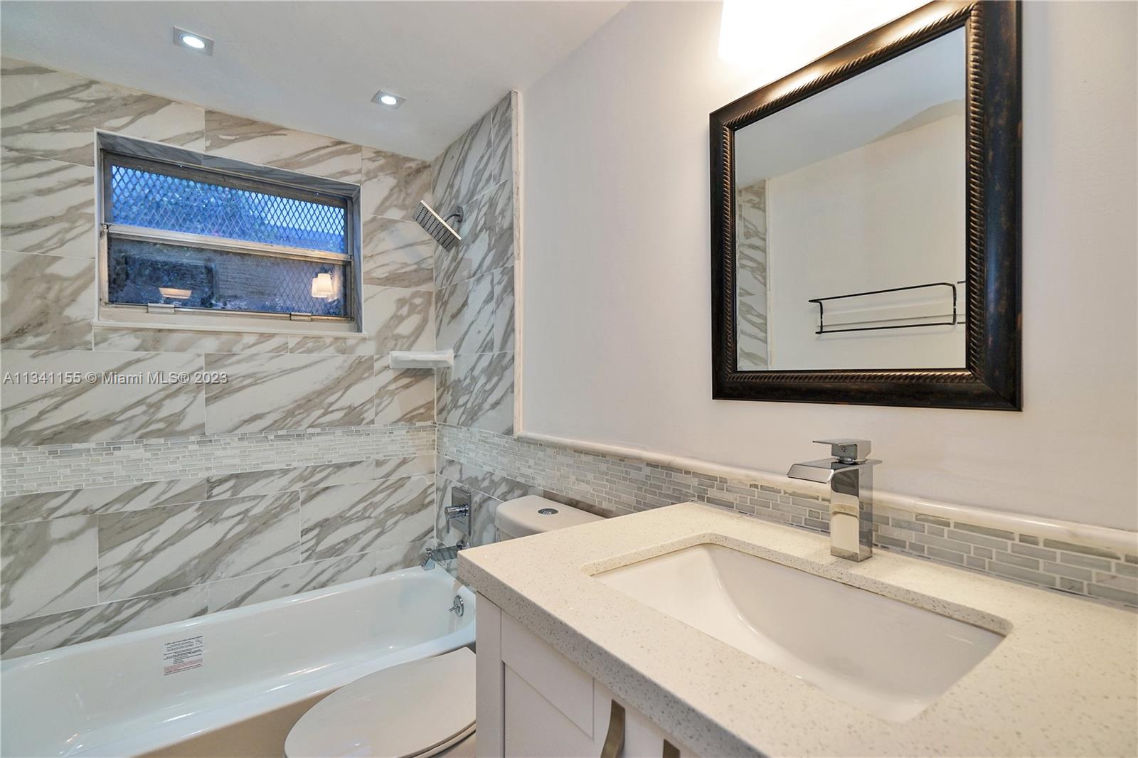 719 EUCLID APTS CONDOMINI - Residential Lease
