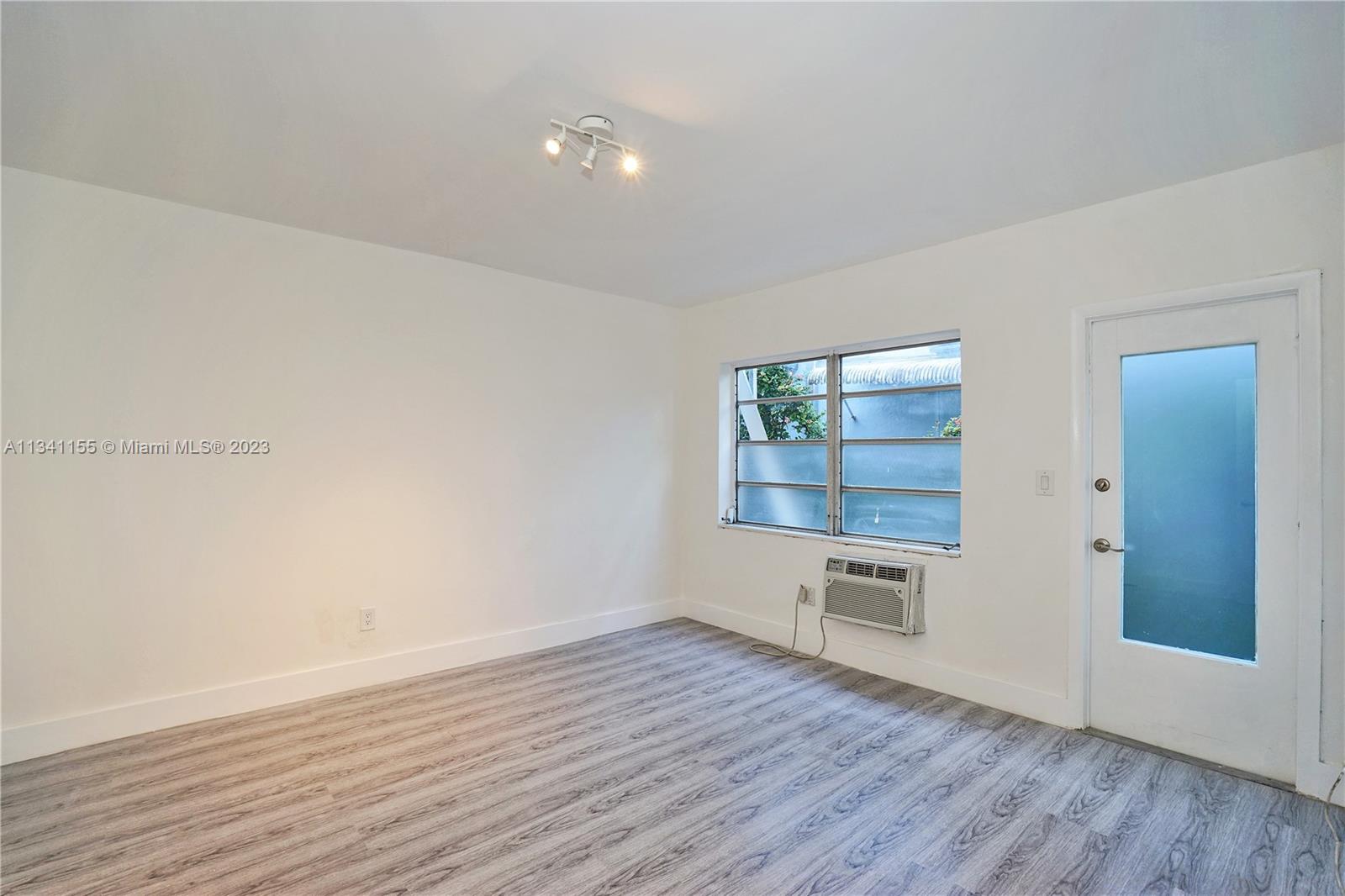 719 EUCLID APTS CONDOMINI - Residential Lease