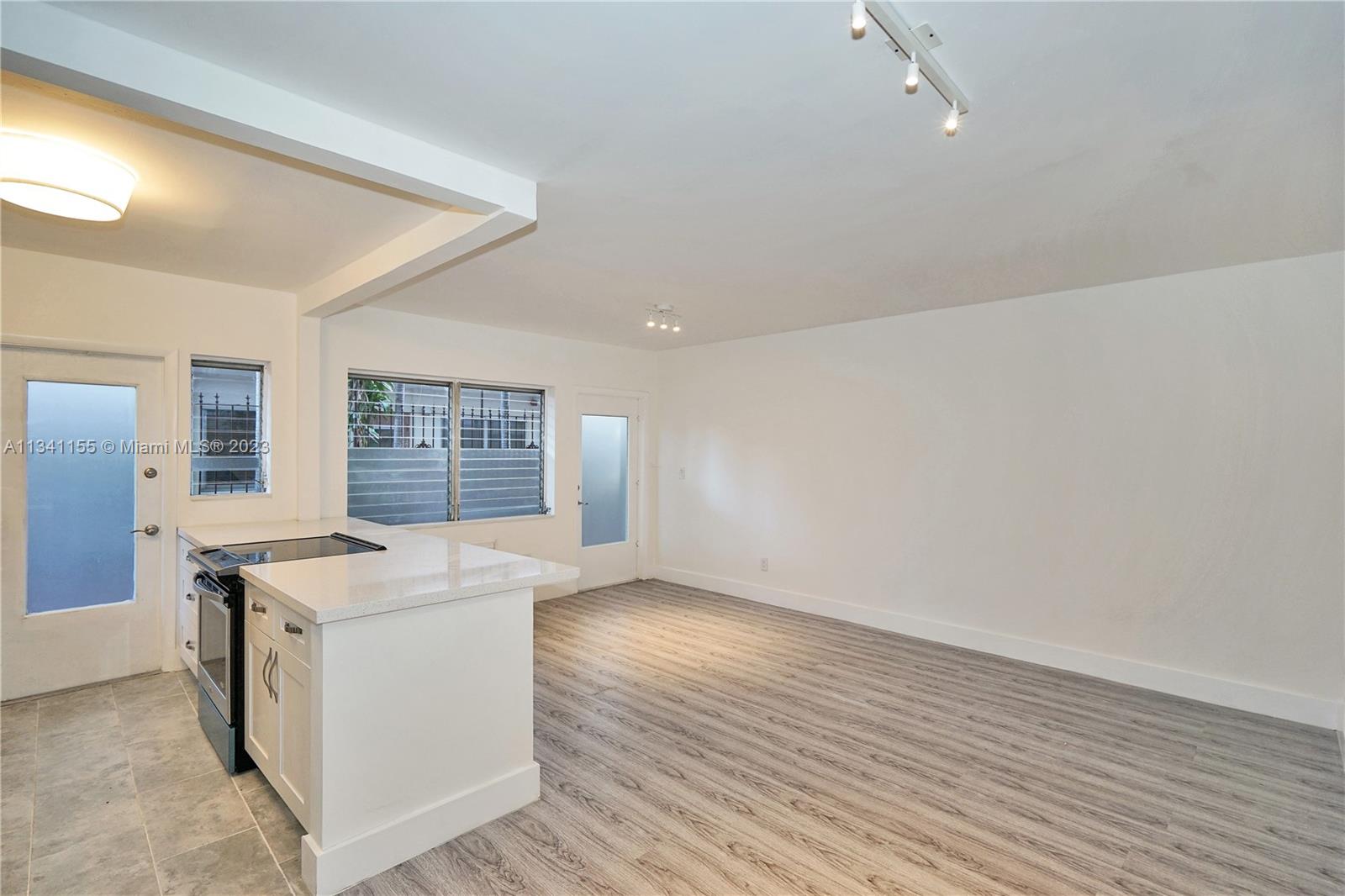 719 EUCLID APTS CONDOMINI - Residential Lease
